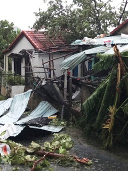 Thiệt hại ban đầu do bão số 4 Noru: Nhà dân nhiều tỉnh, thành miền Trung bị tốc mái