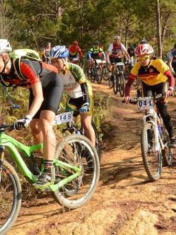 Khai hội đua xe đạp địa hình quốc tế ở Lâm Đồng