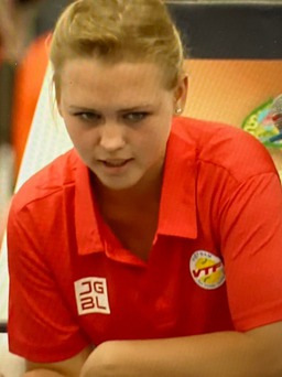 Khán giả quần vợt thán phục trước sự quyết đoán của nữ trọng tài trẻ đẹp Kazakhstan
