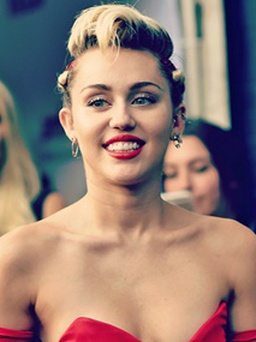 Miley Cyrus bất ngờ dẫn chương trình MTV Video Music Awards 2015