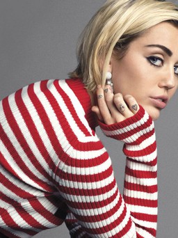 Miley Cyrus thừa nhận mù giới tính