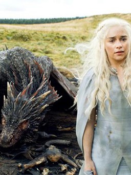 'Mẹ Rồng' Emilia Clarke áp lực vì cảnh cuối 'Game Of Thrones'