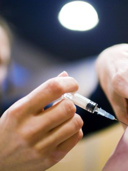 Bé trai tuổi teen cũng được tiêm phòng HPV để ngừa ung thư