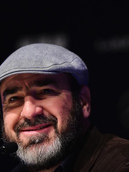 Eric Cantona chung tay giúp người tị nạn
