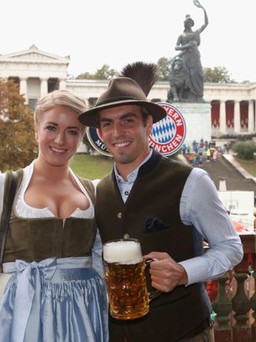 Sao Bayern và Usain Bolt tưng bừng đón lễ hội bia lớn nhất trong năm