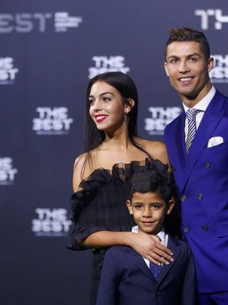 Ronaldo chính thức giới thiệu bạn gái mới trong gala của FIFA