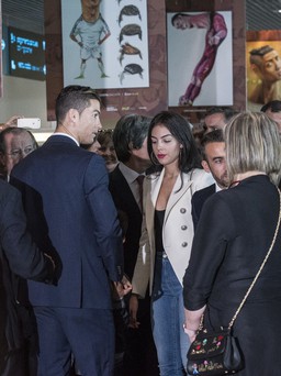 Real Madrid thua trận 'Siêu kinh điển', Ronaldo cấm bạn gái tiệc tùng ở nhà