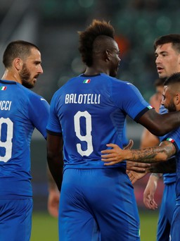 Balotelli giúp HLV Mancini có màn ra mắt tốt ở tuyển Ý
