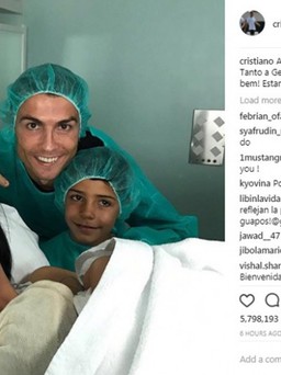 Cristiano Ronaldo chào đón đứa con thứ 4