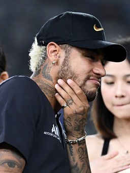 PSG lại gặp rắc rối vì để CĐV công kích Neymar