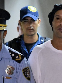 Lo bị bỏ tù 5 năm ở Paraguay, Ronaldinho hy vọng… “trốn” về nhà