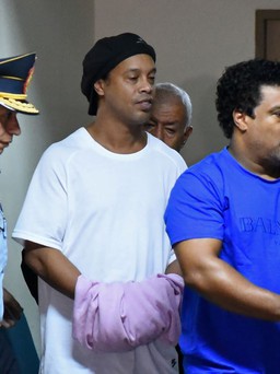 Ronaldinho lại bất thành “tháo chạy” khỏi Paraguay, có thể trở lại nhà tù