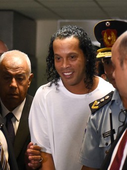 Ronaldinho sắp được Paraguay trả tự do, người hâm mộ phấn khởi