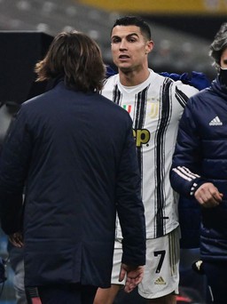 HLV Pirlo của Juventus dằn mặt Cristiano Ronaldo vụ phản ứng khi bị thay ra sân