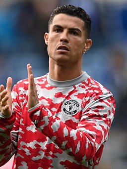 Ronaldo trở lại Manchester để đưa quyết định gây sốc đối với M.U