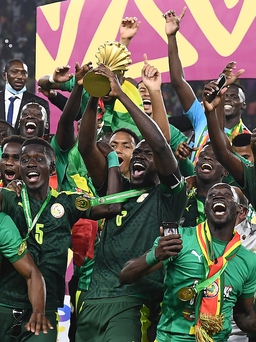 Tổng thống Senegal thưởng các lô đất thủ đô cho tuyển quốc gia vô địch AFCON