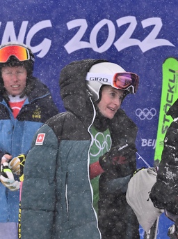 Olympic mùa đông 2022: VĐV trượt tuyết Thụy Sĩ bị mất huy chương vì đá đối thủ