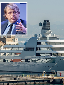 Siêu du thuyền của Abramovich cập cảng Tây Ban Nha chuẩn bị đàm phán bán Chelsea