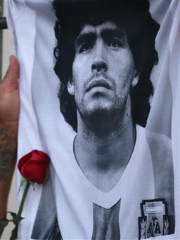 Công tố viên đưa ra động thái mới về nguyên nhân cái chết của Maradona