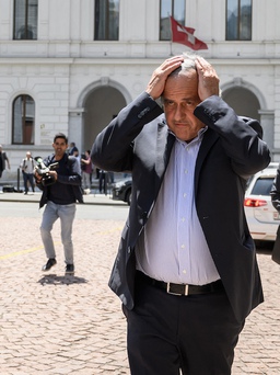 Công tố Thụy Sĩ yêu cầu bản án đối với ông Blatter và huyền thoại Platini