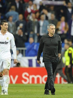HLV Mourinho cố gắng lôi kéo Ronaldo về AS Roma
