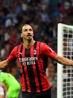 'Quái kiệt' Ibrahimovic tiếp tục ở lại AC Milan khi sắp bước sang tuổi 41