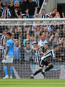 Man City 'hút chết' trong mưa bàn thắng trên sân Newcastle