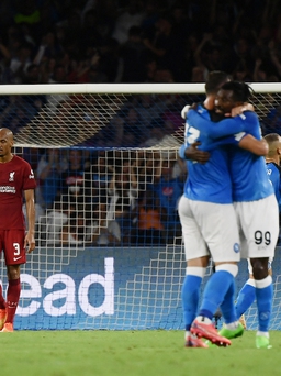 Liverpool lộ rõ những điểm yếu chết người sau khi bị Napoli 'xé nát'