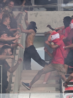 Sốc với vụ bạo loạn ở Europa Conference League, hàng chục người bị thương