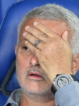 HLV Mourinho ‘giãn mặt’ khi AS Roma tìm được chiến thắng