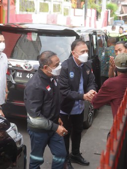 Chủ tịch LĐBĐ Indonesia bị yêu cầu từ chức sau thảm kịch bóng đá nước nhà