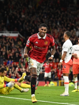 Ngoại hạng Anh: Ronaldo hiếm hoi đá chính, nhưng M.U phải cậy nhờ Rashford