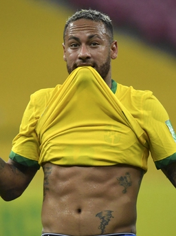 Máy bay chở Neymar gặp sự cố khi trên đường hội quân với tuyển Brazil