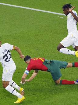 World Cup 2022: FIFA bất ngờ trả lời về pha phạt đền tranh cãi của Ronaldo