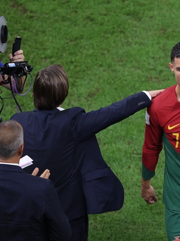 HLV tuyển Bồ Đào Nha: 'Đã đến lúc nên để Ronaldo yên'
