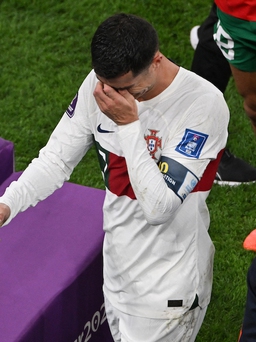 Ronaldo san bằng kỷ lục thế giới trong ngày buồn của tuyển Bồ Đào Nha