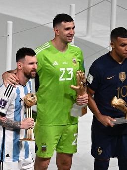 Messi vượt qua Mbappe đoạt giải ‘Quả bóng vàng’ World Cup 2022