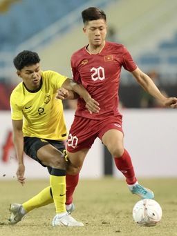 AFF Cup 2022: Hậu vệ tuyển Malaysia chơi xấu với Văn Hậu bị cấm 2 trận