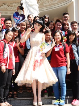 Jessica Minh Anh hạnh phúc được truyền cảm hứng cho sinh viên Việt