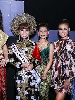 Mrs Universe Vietnam tỏa sáng tại lễ trao giải 'World Top Awards' Thái Lan
