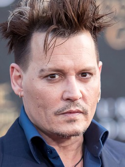Johnny Depp lại bị quản lý cũ 'vạch mặt'