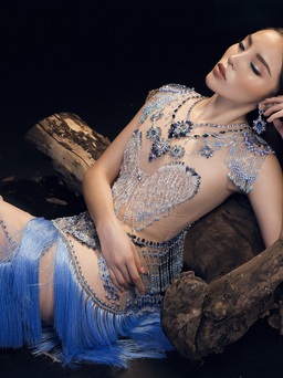 Hoa hậu Kỳ Duyên gợi cảm với đầm xuyên thấu