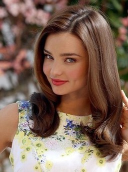 Người mẫu Miranda Kerr xinh đẹp với phụ kiện kim cương