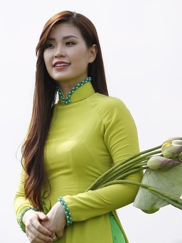 Á hậu Diễm Trang trở lại làm MC sau khi sinh con