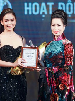 Nhật Kim Anh, Mâu Thủy, Hà Thu được vinh danh 'Người phụ nữ của năm'
