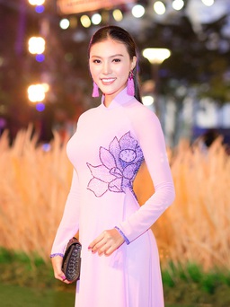 'Hot girl bắn súng' Giao Linh duyên dáng với áo dài