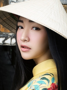 'Nàng thơ xứ Huế' mộng mơ trong tà áo dài