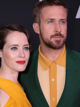 'Nữ hoàng' Claire Foy diện váy 200 triệu đồng tình tứ bên Ryan Gosling