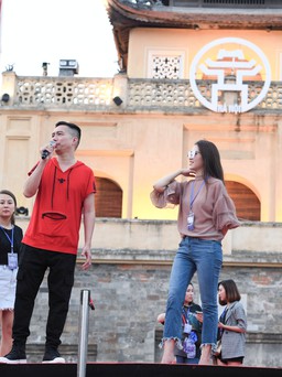 Bà xã Minh Tiệp làm vedette tại lễ công bố giải đua xe F1