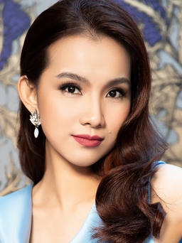 Hoa hậu Thùy Lâm khoe nhan sắc 'gái hai con' mặn mà sau 10 năm đăng quang